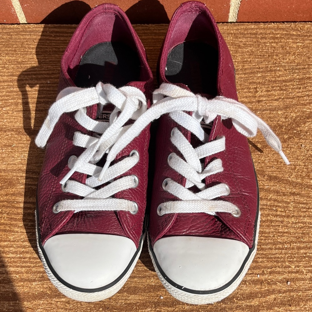 Converse Low Top Sneakers in Burgundy with White Toe Caps